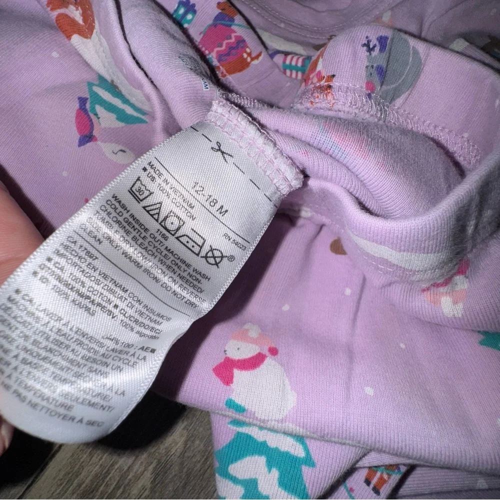☀️6/$20☀️ Old Navy Kids Pajama Set in Lavender with Holiday Print